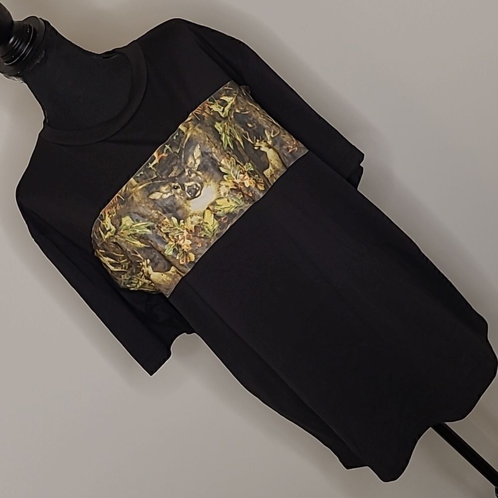 XL black short sleeved t shirt with camafloged deer band